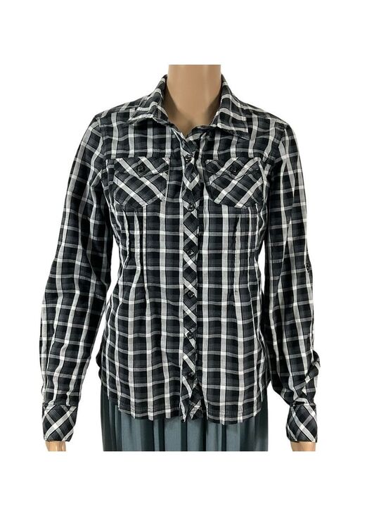 Guess Tops - Guess Plaid Button down Blouse size Medium front pockets & roll up sleeves